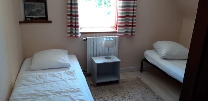 Spavaća soba 5 : 2 kreveta za 1 osobu širine 90 cm