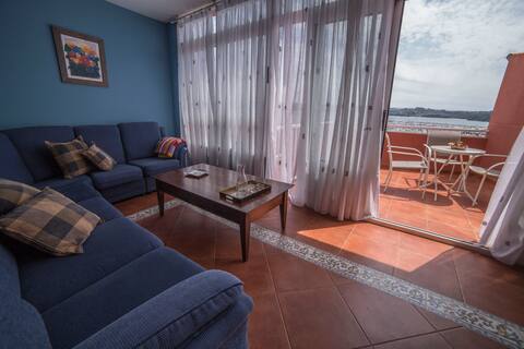 House with 6 bedrooms available right on the beach