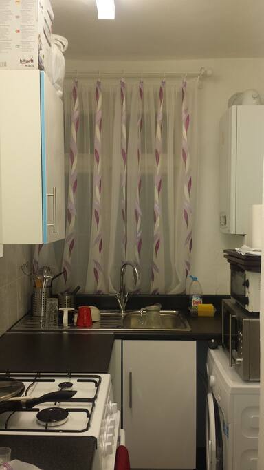 Access to fully equipped kitchen