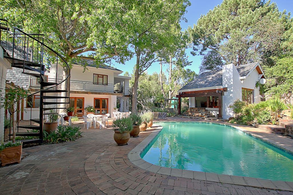 Pool & Pool House with BBQ/Braai