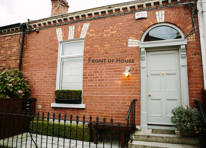 Cosy Home-Sleeps 10 -City 15 mins walk/Tram 2 Mins gallery image 3