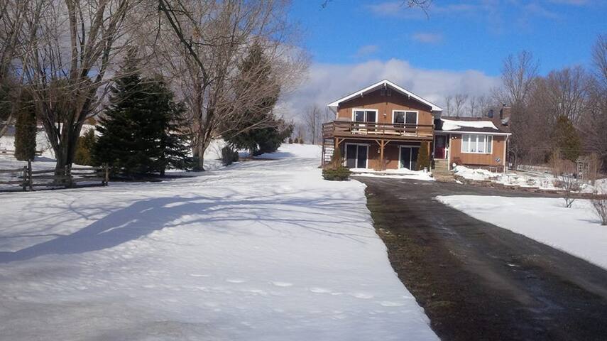 Airbnb Tweed Vacation Rentals Places To Stay Ontario Canada