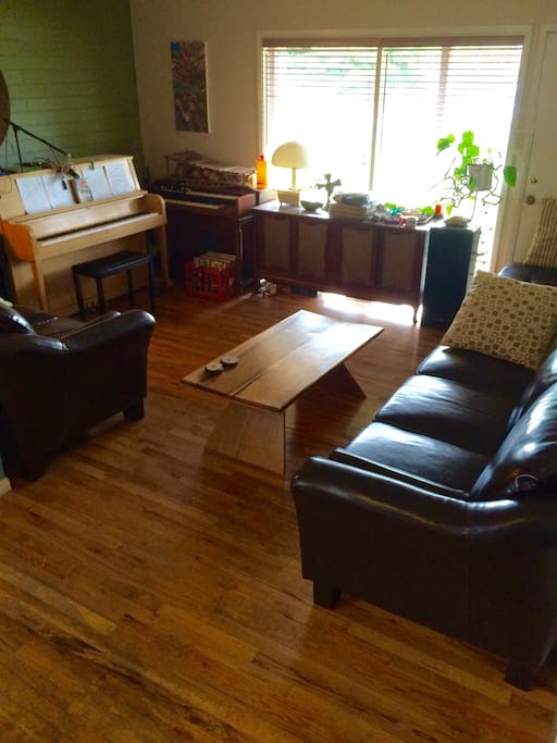 Living room w/ piano, organ and acoustic guitar for your use.