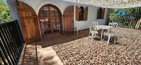 Beautiful and comfortable house, pool and private park!!