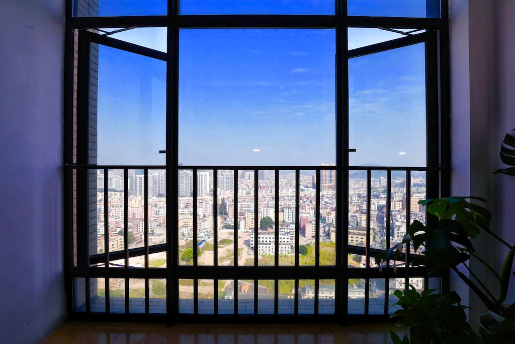 蓝天白云.深圳就在前面