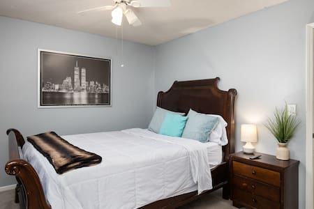 ☆Cozy Suite☆Comfy bed☆By Main Hwys l Private Bath