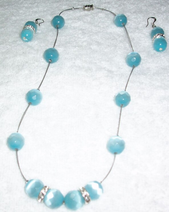 Show full-screen, host-provided image