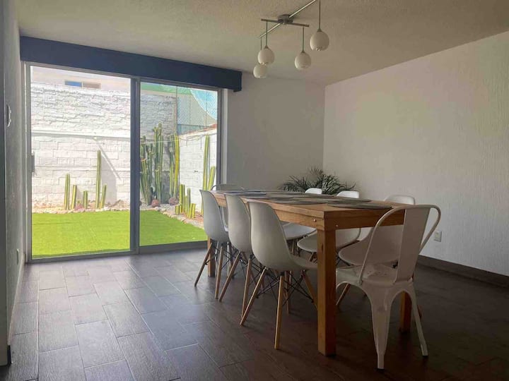 Spacious Home Ideal For Family Or Work Trips - León, México