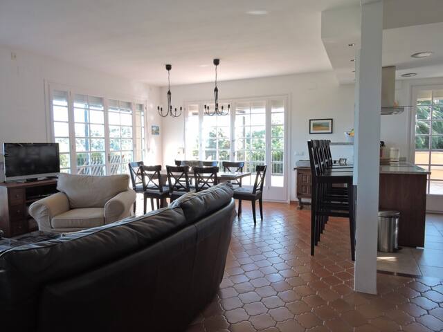 Costa Brava villa with private pool and sea views gallery image 5