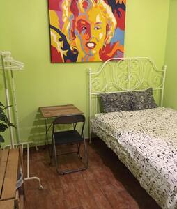 MÁLAGA HABITACIÓN VERDE EN CENTRO