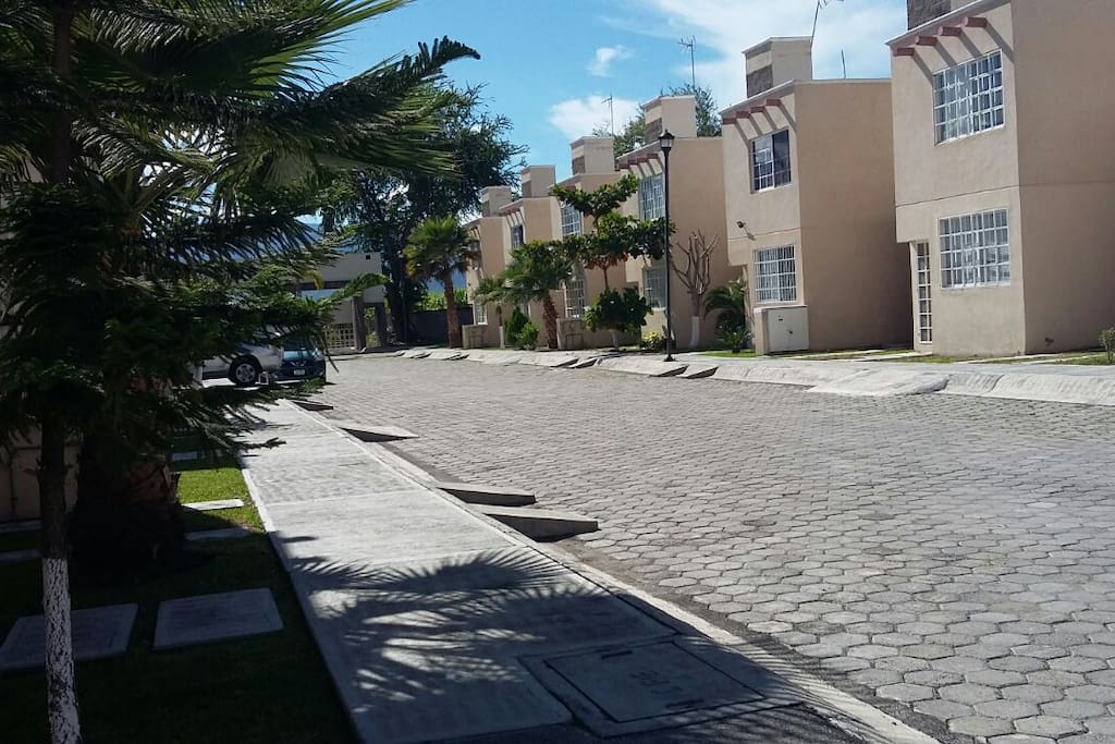 Av principal del fraccionamiento
