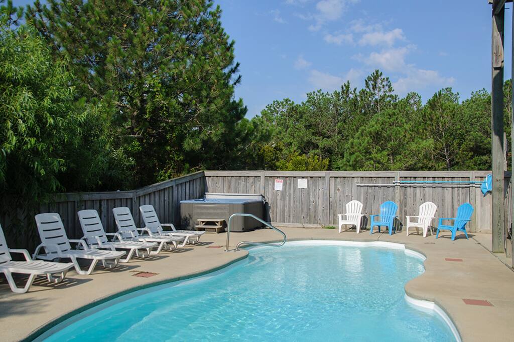 WH558: Happy Happy Happy | Pool Area
