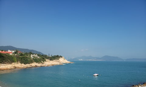 Pacific Ocean view village cottage in Shek O