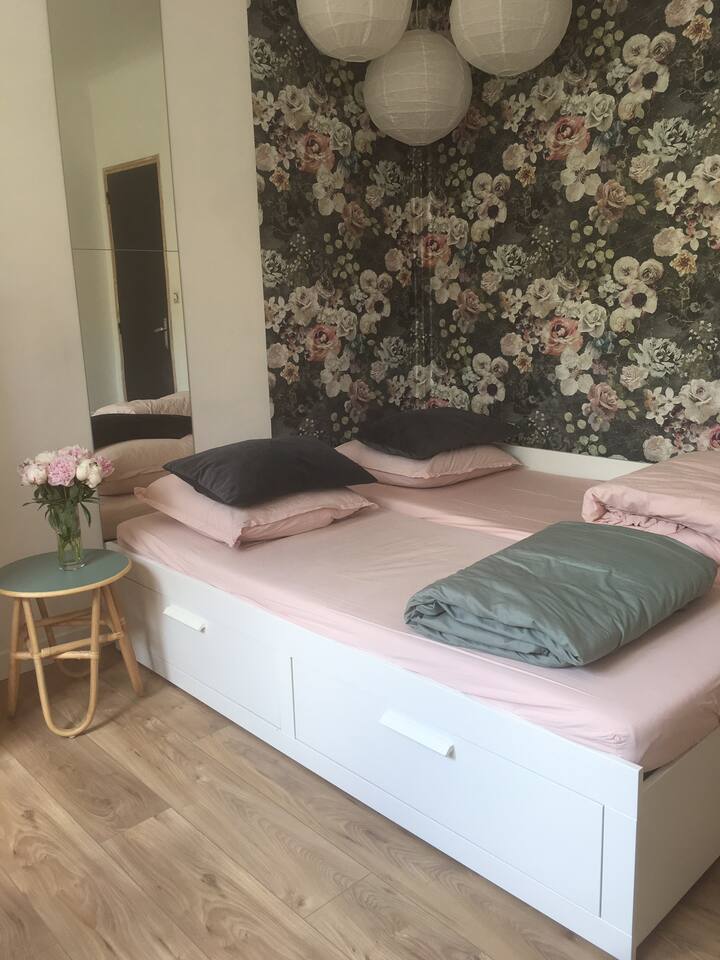 一楼卧室2 ，床140 