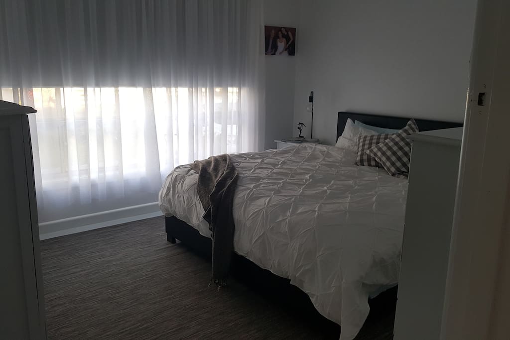 King Size Bed & TV