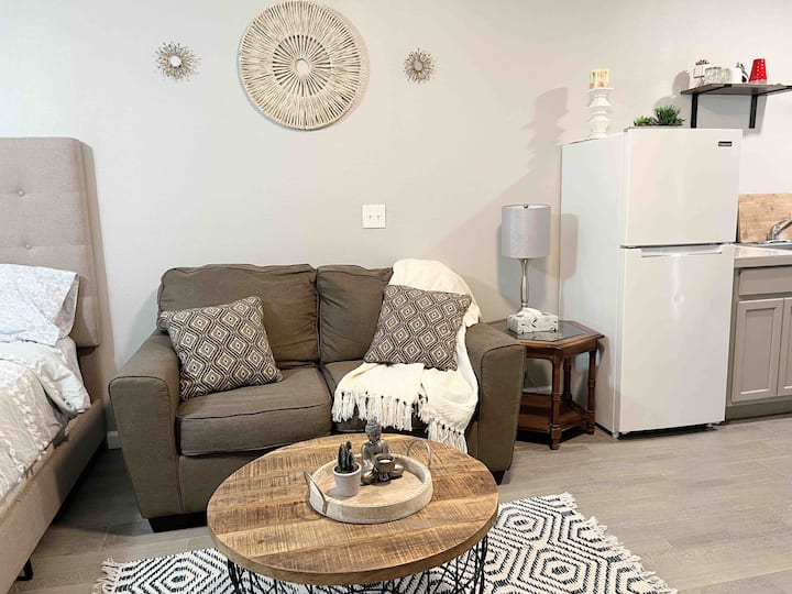 Beautiful,  Roomy Studio  Duplex . - The Blue Lagoon, Vinton