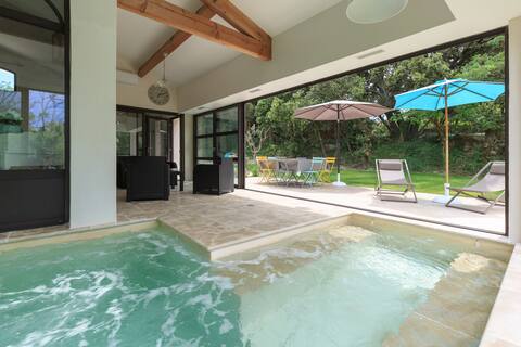 "A Cla Vi est belle"! Heated indoor pool
