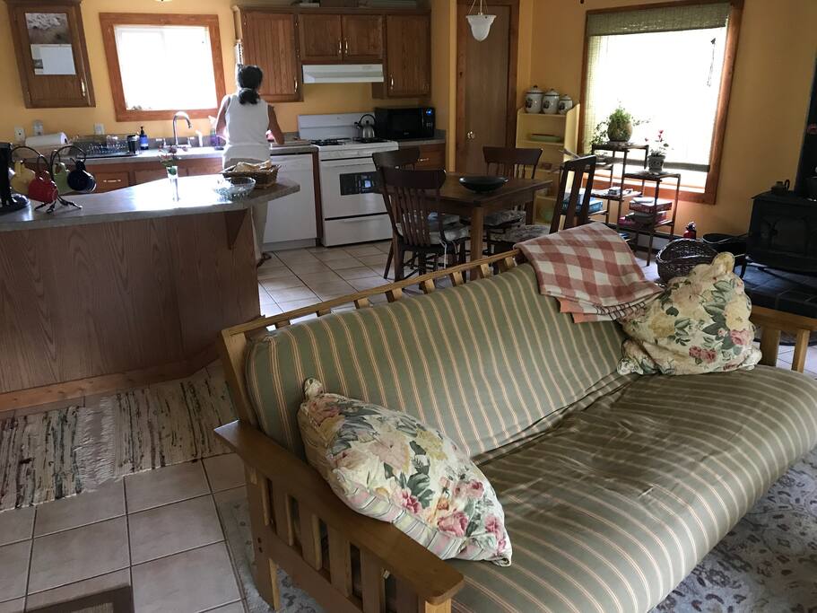 Kitchen & Dining