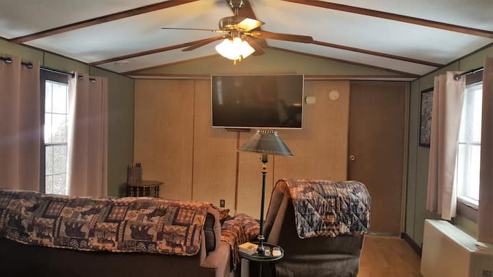 Pitt Stop Inn- Trail Access- Late Check Out - Pittsburg, NH