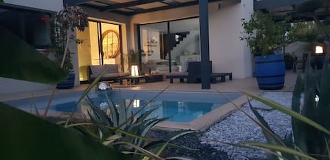 Architect's villa in a very quiet area with pool.