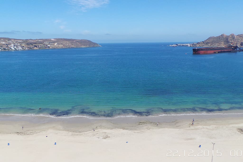 Vista frontal a playa la Herradura.