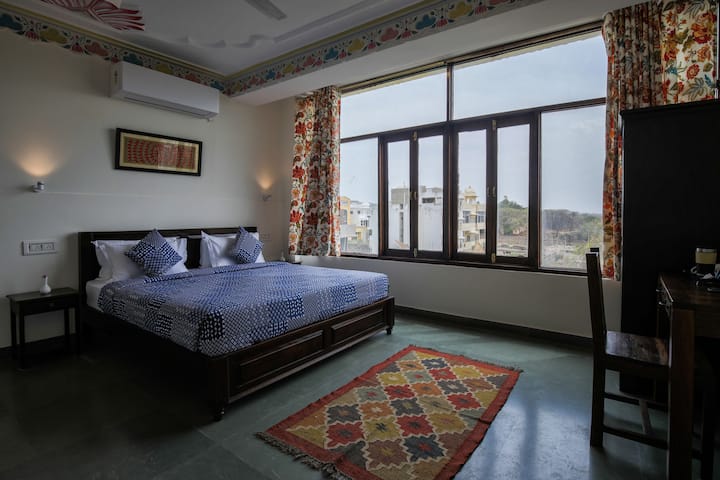 Beautiful and Spacious Mountain View Suite for two with panoramic views of the Aravali Hills & Backwaters of Lake Pichola