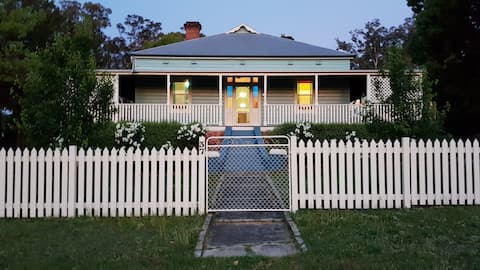 Top Airbnb: Poppet Head Manor, Hunter Valley. in Cessnock City Council