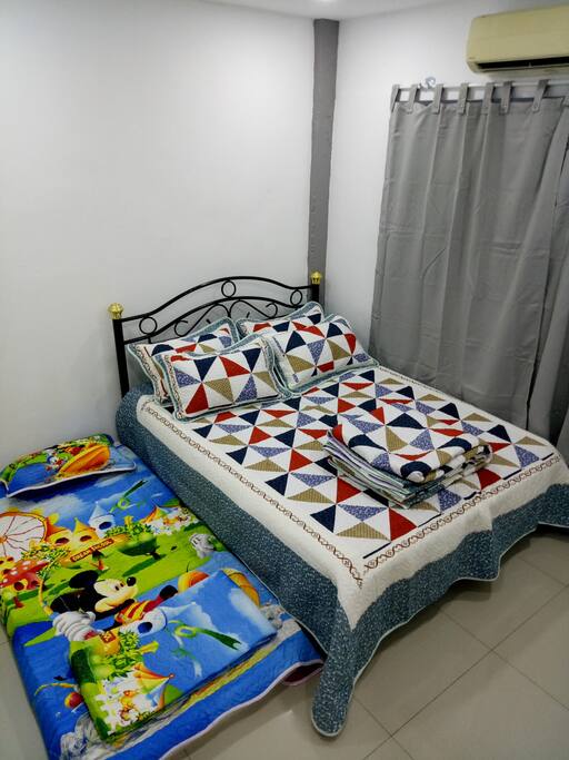 Master Bedroom - 1 queen bed, 1 single mattress, hair dryer, air-conditioning...