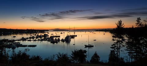 Top Airbnb: On the water. Walk to Southwest Harbor in Southwest Harbor