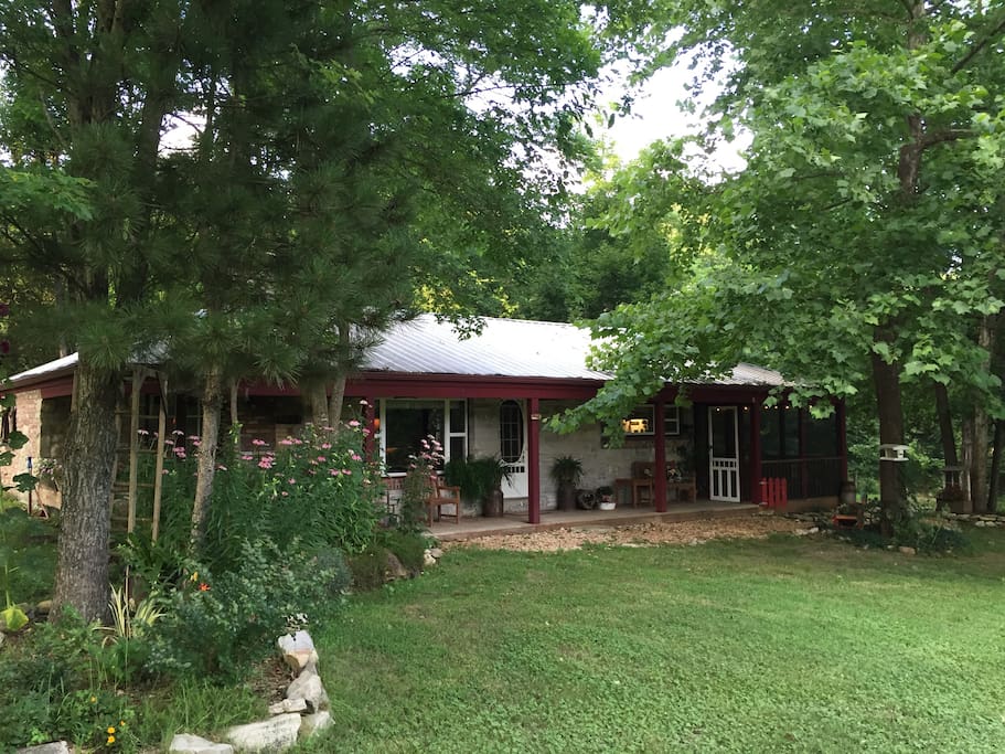 Fresh air, Bright Stars,Clear creek, Farm cabin Cabins for Rent in