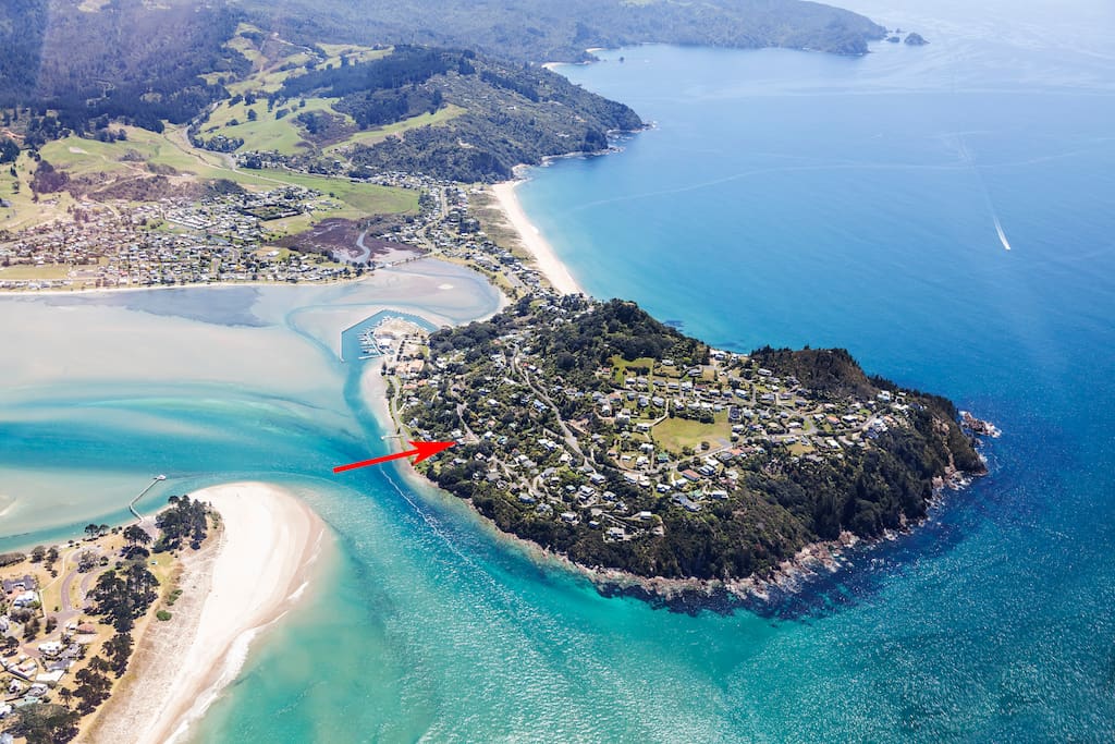 Located close to the water on Paku Hill, Tairua