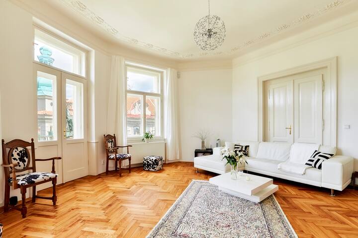 Prague Castle River View 4 BD 2.5BA gallery image 3