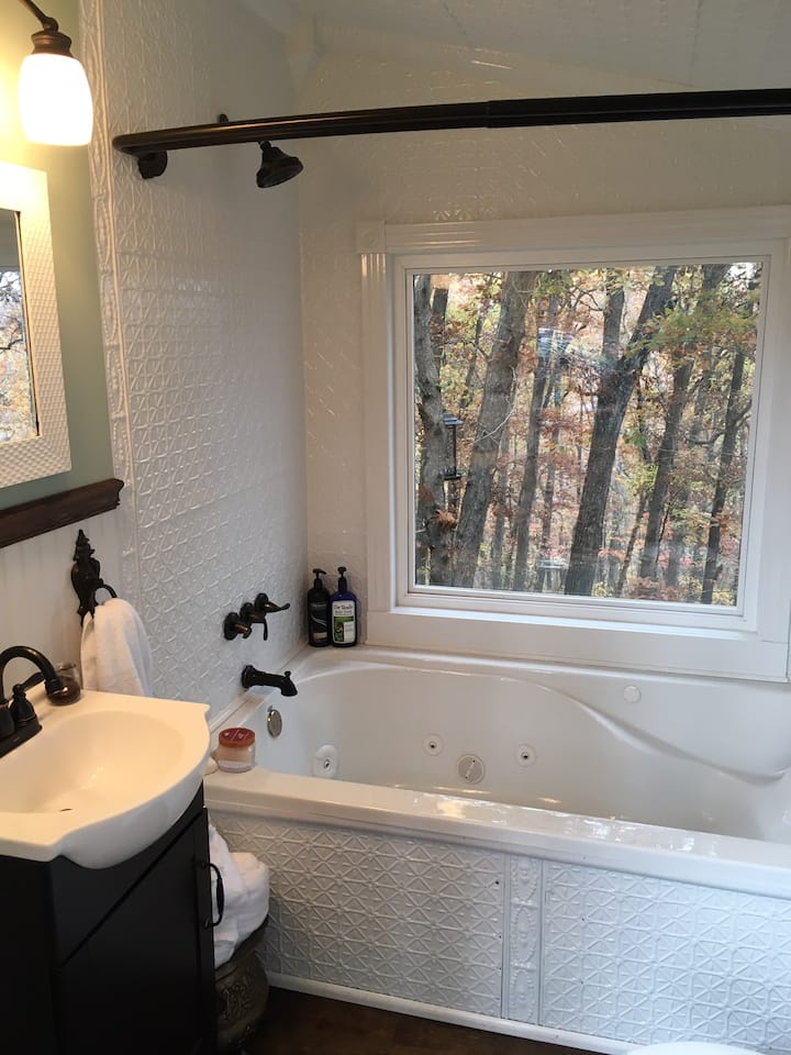 Relax in the extra large jacuzzi and enjoy the view!Heated bath house comes with all amenities, including toiletries.