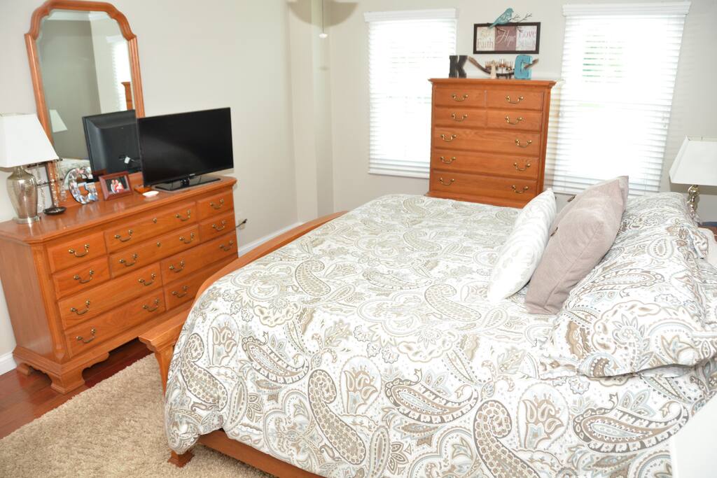 Master Bedroom-King bed with TV
