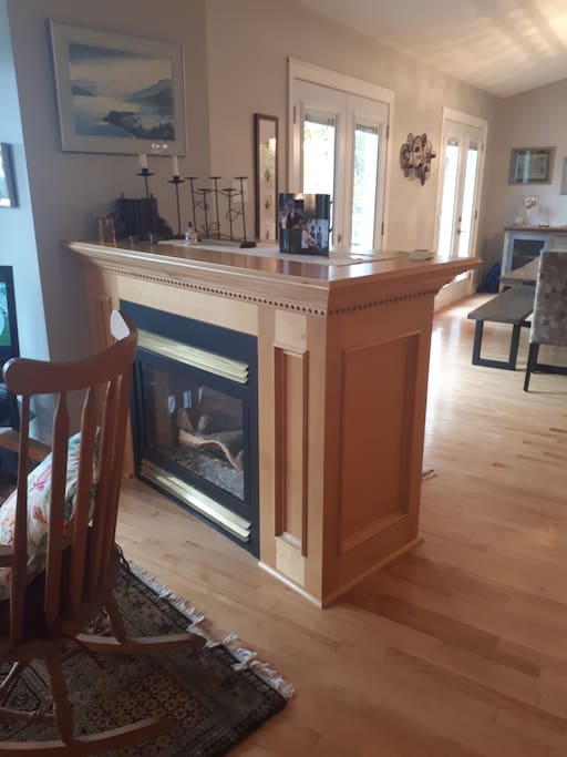 Double sided gas fireplace