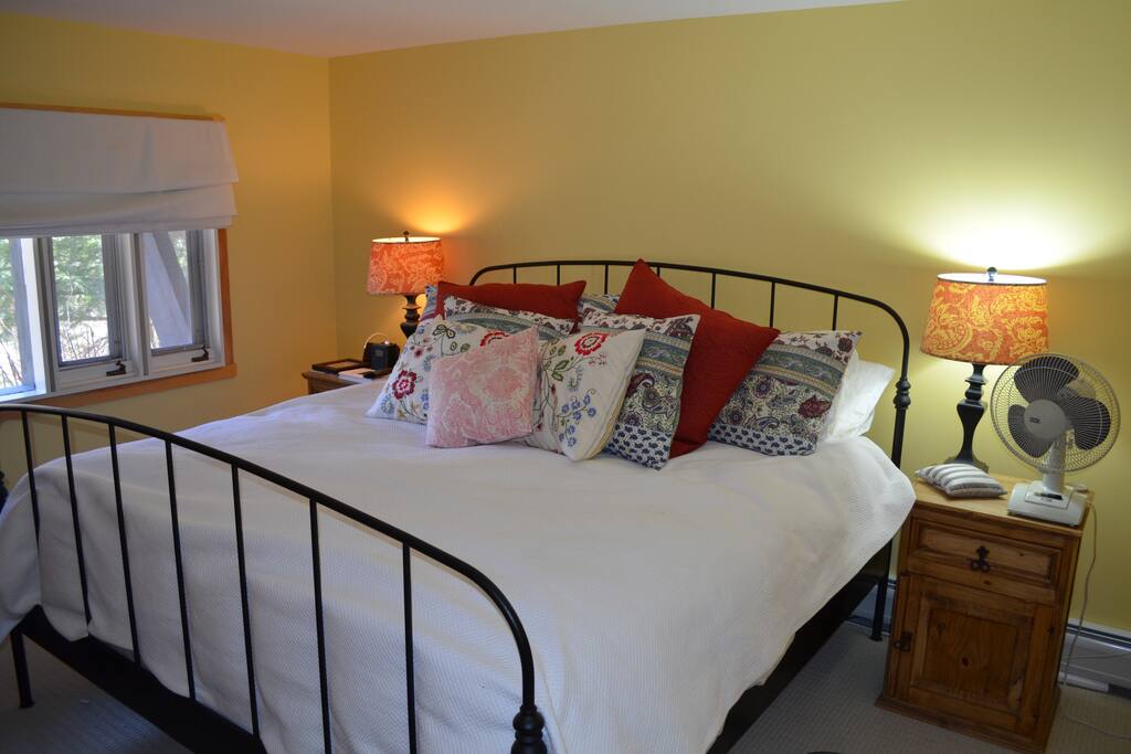 Bedroom 1 (King(