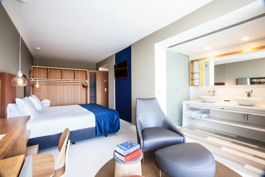 Deluxe Room 2