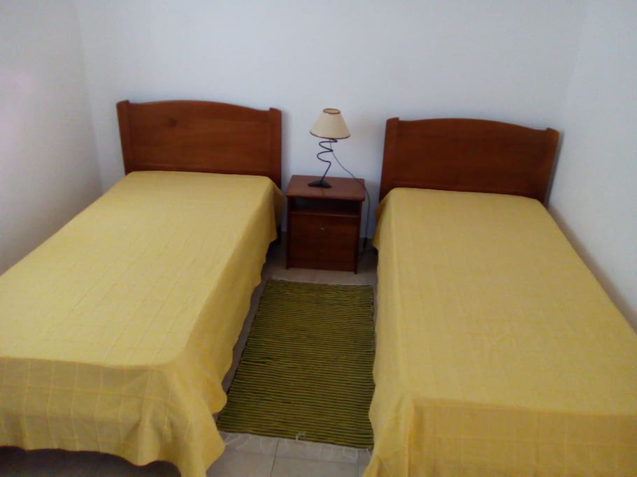 Quarto amarelo (twin).