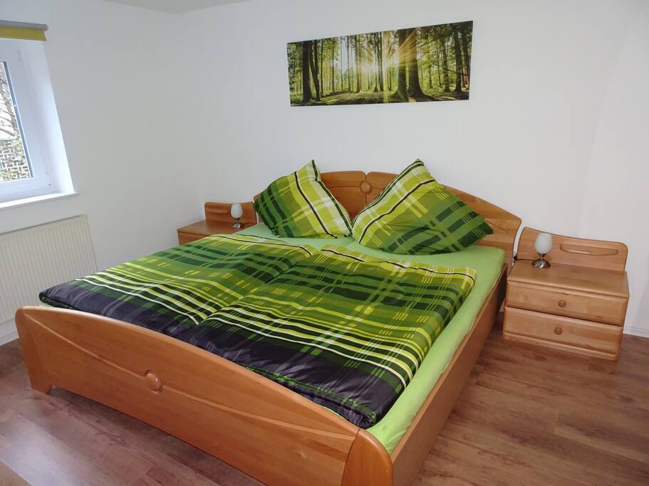 Schlafzimmer 1