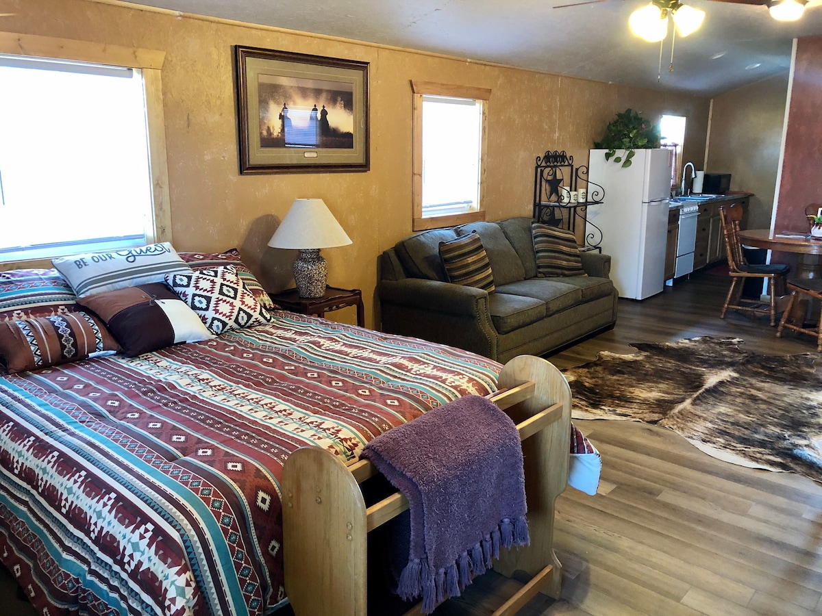 Sunset C B&B - Farm stays for Rent in Concordia, Missouri, United