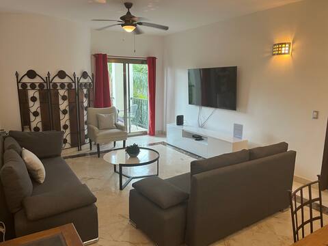 Top performing Airbnb: 3 Bedroom Condo w Large Private Rooftop in Playacar Fase Ii