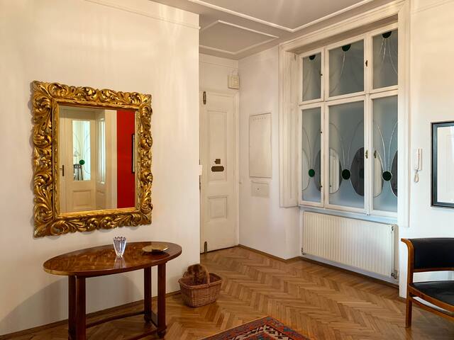 Large city apartment in the heart of Vienna gallery image 5