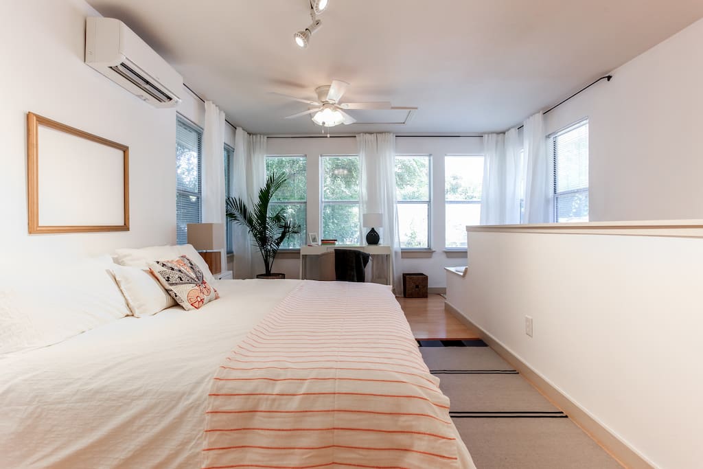 Walkable Cherrywood Loft, close to UT and Downtown Guesthouses for Rent in Austin, Texas