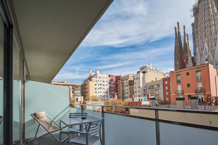 Amazing Sagrada Familia view – 2-bedroom apartment