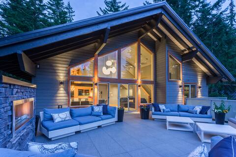 Alta Lake Chalet - Private Spa, Movie room, BBQs