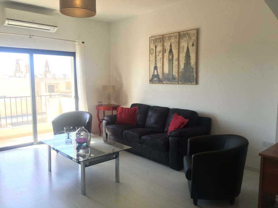 Enjoy relaxing in this spacious and bright living room, fully airconditioned, and equipped with a big TV and a soundbar to hear your own music (Bluetooth). Enjoy distant views of the capital city Valletta and spot the numerous church steeples.