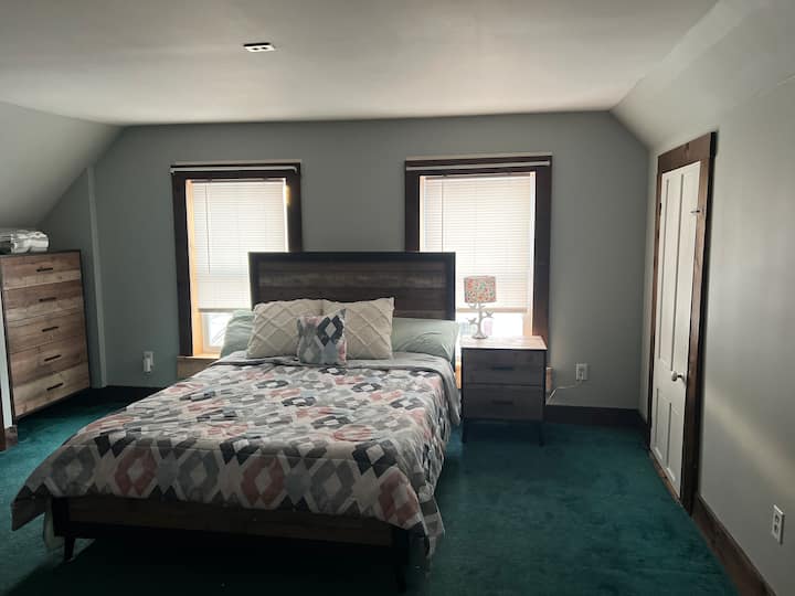 Convenient comfy Newport stay (Green room) Houses for Rent in Newport