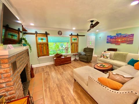 Top Airbnb: Pineapple House in the Eau Gallie Art District in Melbourne