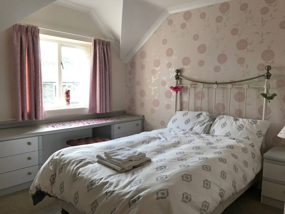 Bedroom, single