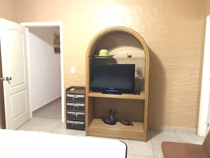 Televizor dhome me banjë private